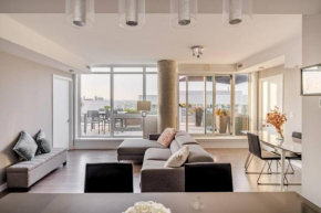 Luxury 2-Bedroom Penthouse Downtown with Free Parking